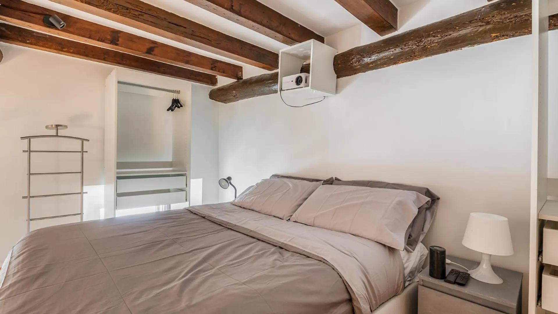Loftino Bocconi - La Vista Apartments Милан 0*,  Италия